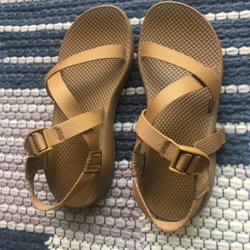 Size 9 women’s classic Chaco, “bone brown” color